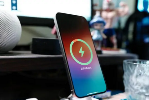 沙湖镇苹果15换屏服务分享用什么充电器给iPhone15充电更好 